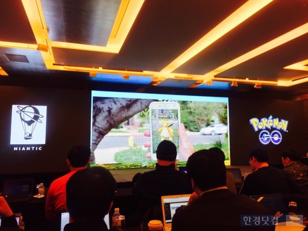 증강현실 모바일 게임 '포켓몬고'가 국내에서 서비스를 시작했다. 포켓몬고 개발사 나이앤틱랩스는 24일 서울 중구 웨스틴조선호텔에서 기자간담회를 열고 게임의 한국 출시를 발표했다.