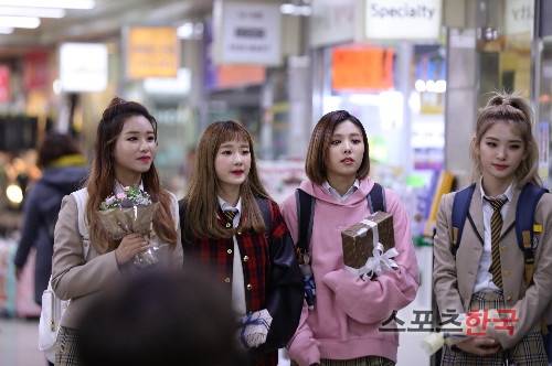 걸그룹 마틸다가 출연한 `눈을 감다'의 한 장면
