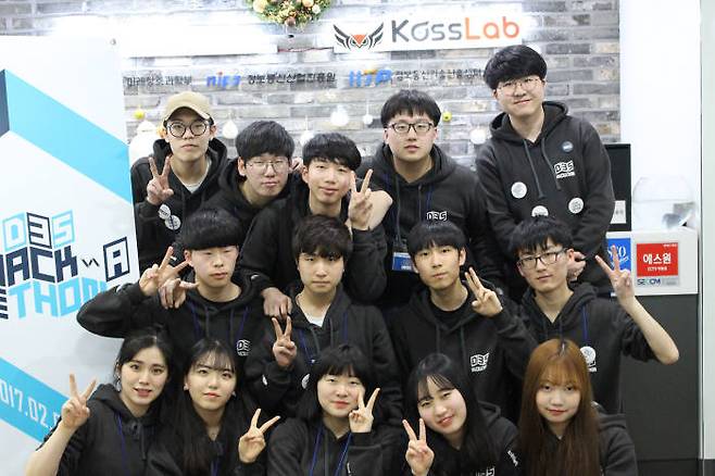 대회가 진행된 서울 소프트웨어마에스트로연수센터에서 시나브로팀이 기념촬영했다.