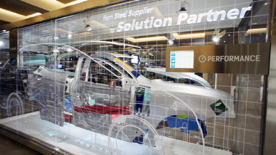 2016년 북미국제오토쇼(디트로이트모터쇼)에 전시된 포스코 자동차강판으로 제작된 자동차 차체 모습. 포스코 제공