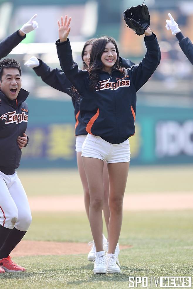 ▲ 돌아온 치어리더 김연정, 2017년 한화 최고의 영입!