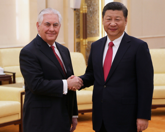 렉스 틸러슨 미국 국무장관(왼쪽)과 시진핑 중국 국가 주석[사진출처=UPI]