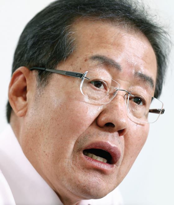 홍준표 경남지사는 “보수 주자는 박근혜 정부와의 차별화로 승부해야한다”고 말했다.
