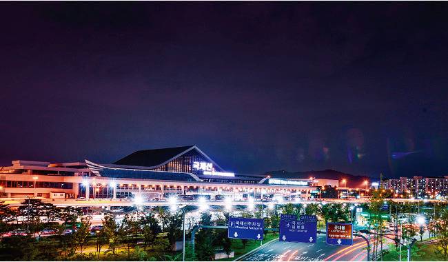 ‘인천공항 허브화’라는 정책 때문에 발전이 정체된 김포국제공항.