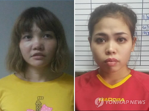 말레이시아에서 김정남 살해 혐의로 기소된 베트남인 흐엉(왼쪽)과 인도네시아인 아이샤[AP=연합뉴스 자료사진]