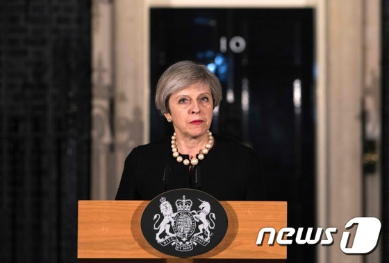 런던 테러에 대해 입장을 밝히고 있는 테레사 메이 총리. © AFP=뉴스1