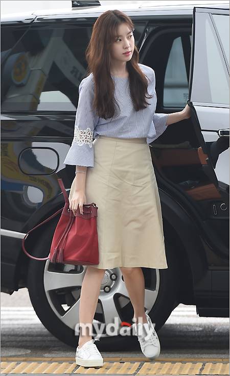 ▲ '다 좋은데 치마 주름이…'