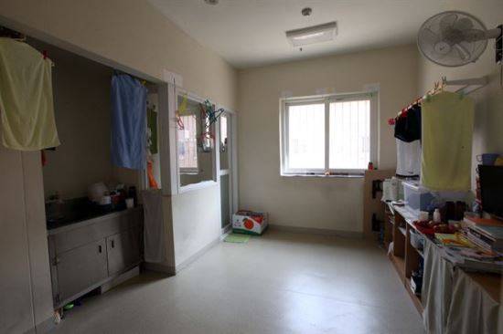 법무부가 2014년 10월 서울 남부교도소와 안양교도소를 언론에 공개했다. 사진은 서울 구로구 천왕동 서울 남부교도소의 4인실 내부. 사진공동취재단