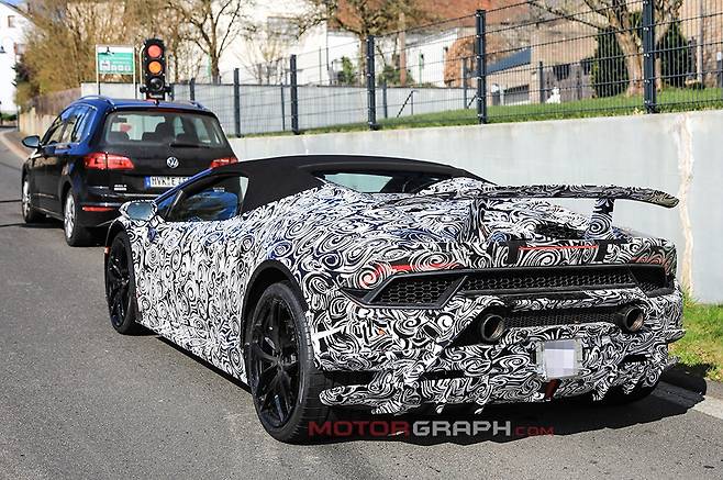 람보르기니 우라칸 스파이더 퍼포만테 시험주행차