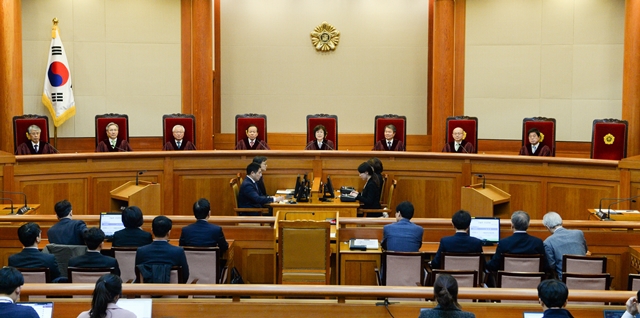 지난 3월10일, 서울 재동 헌법재판소 대심판정에서 박근혜씨가 탄핵됐다. 사필귀정. 이제 미수습자를 수습하고 세월호 참사의 진실을 밝히는 일은 다음 정부의 몫이 됐다. 사진공동취재단