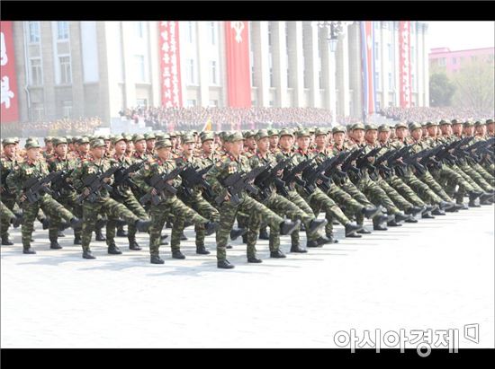 북한은 김일성 105주년 생일 기념 열병식때 국산 K11 복합소총와 유사한 소총을 등장시켰다.