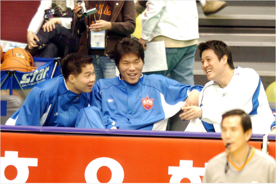 2006년 한중 프로농구 올스타전 당시 현주엽 감독(왼쪽부터), 서장훈, 문경은 현 서울 SK 감독의 모습.(자료사진=KBL)