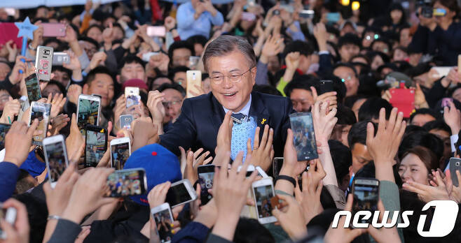 문재인 더불어민주당 대선 후보/뉴스1 © News1 허경 기자