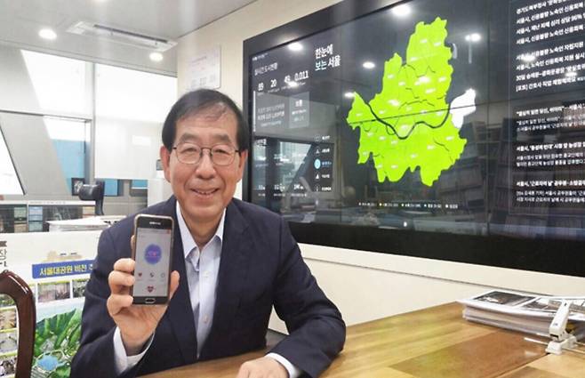 밤길이 무섭거나 가정폭력·데이트폭력에 노출됐을 때 위기상황에서 최대한 쉽고 빠르게 도움을 받을 수 있는 '안심이' 앱이 2일 출시됐다.(자료사진) ⓒ서울시