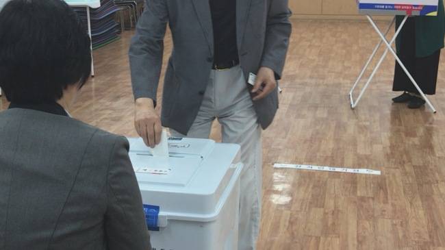 A poll station located in Songpa-gu, Seoul, which is one of around 13000 poll stations installed across the nation. (Bak Se-hwan/The Korea Herald)