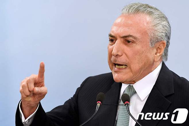 18일(현지시간) 미셰우 테메르 브라질 대통령이 방송 성명을 통해 "사퇴하지 않겠다"고 말하고 있다. © AFP=뉴스1