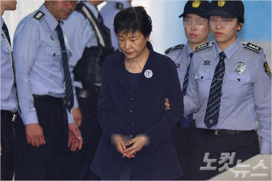 박근혜 전 대통령이 25일 오전 서울중앙지법에서 열린 2차 공판에 출석하고 있다. (사진=박종민 기자)