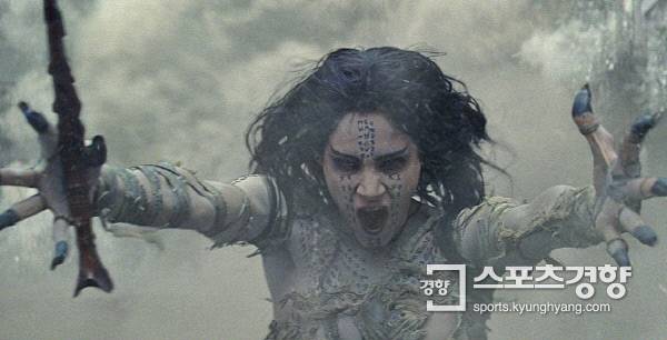 영화 ‘미이라’의 아마네트 극 중 사진. 사진 호호호비치.