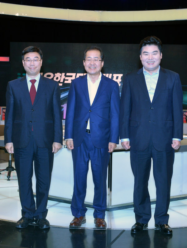 자유한국당 당 대표 후보들. 왼쪽부터 신상진, 홍준표, 원유철 후보.