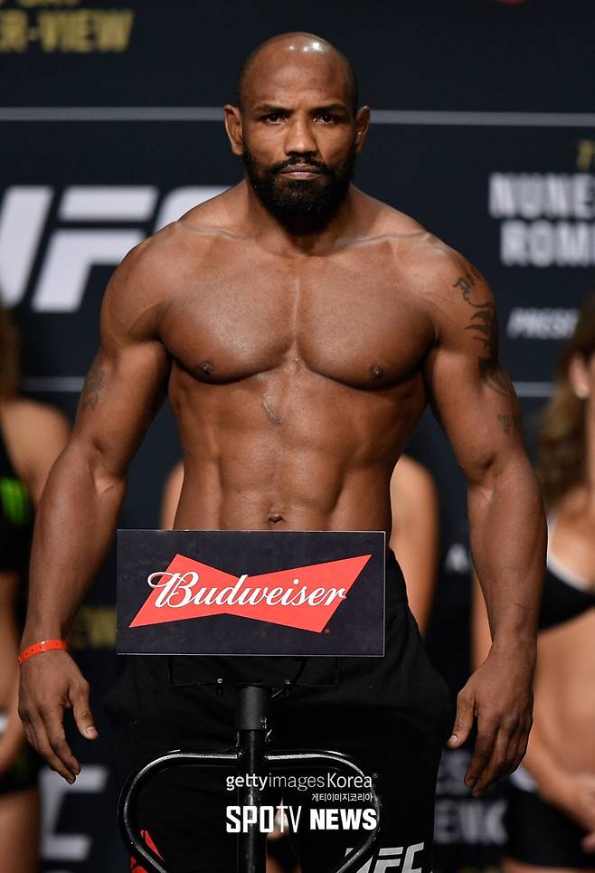 ▲ 만 40세의 나이가 믿기지 않는 요엘 로메로의 근육질 몸매.