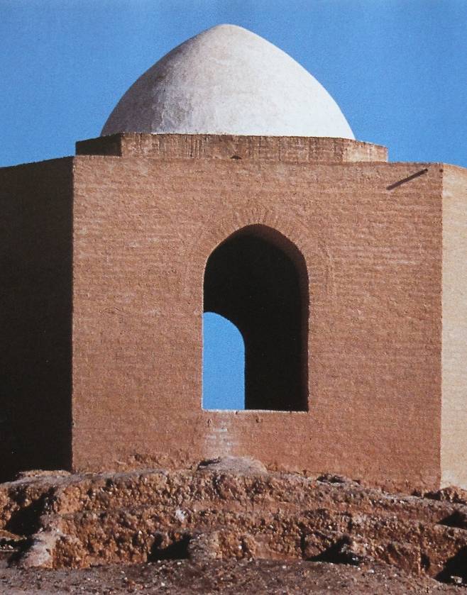 이라크 사마라(samarra)의 이슬람 건축. <의모도> 속 건축양식을 닮았다.
