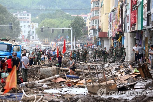 홍수 피해를 당한 중국 지린성 융지의 거리 모습이 폭격을 당한 듯 처참하다.