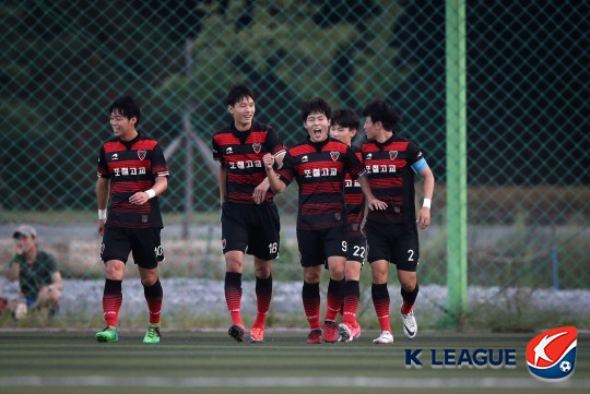 김 찬(왼쪽에서 두 번째). 사진제공=프로축구연맹