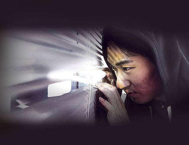 몰래카메라 장비가 날로 혁신을 거듭하고, 도촬과 엿보기가 일상이 되고 있다. 죄의식 없는 관음의 문화는 불법 성인물 시장의 성장과 피해자 양산에 일익을 담당한다. 사진은 기사의 특정 내용과 무관함. 신상순 선임기자