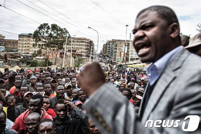 케냐에서 우후루 케냐타 현 대통령의 재선이 확정된 대선 결과에 불복하는 야권 시위가 번지고 있다. © AFP=뉴스1
