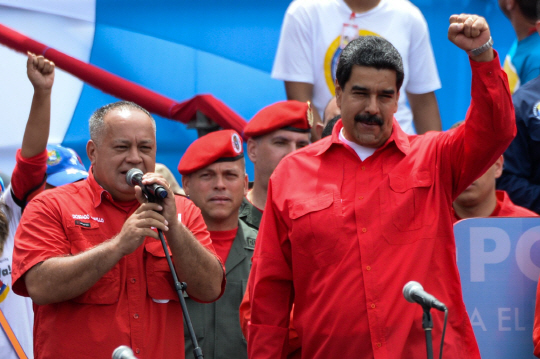 니콜라스 마두로(오른쪽) 베네수엘라 대통령/카라카스=AFP연합뉴스