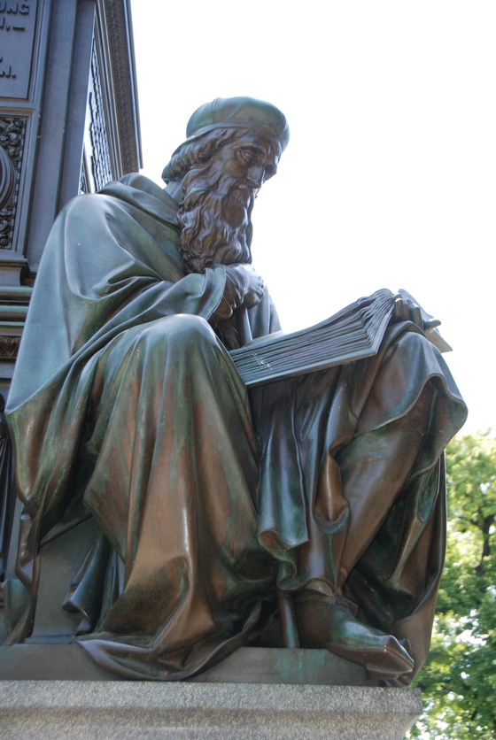 보름스의 광장에 세워진 종교개혁가 존 위클리프의 동상.
