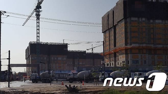 인천 송도 6·8공구의 한 아파트 건설현장/뉴스1 © News1 최태용 기자