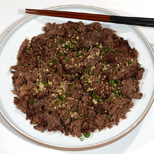 소의 등심 부위를 조리해 구워낸 언양불고기. 일반 불고기와 달리 양념 맛이 약한 반면, 연한 육질에 고소한 맛이 더 강하다. 김호웅 기자 diverkim@