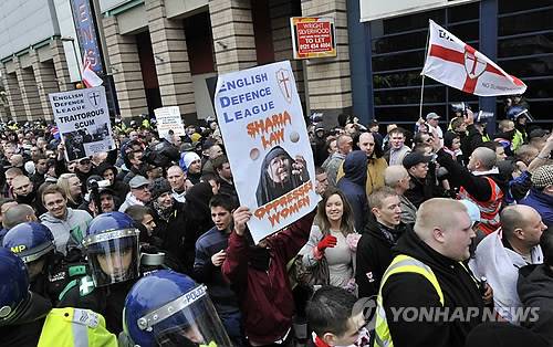 BRITAIN EDL ANTI ISLAM DEMO IN LUTON