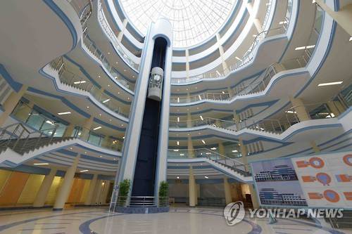 북한 김정은, 김책공대 연구소 시찰