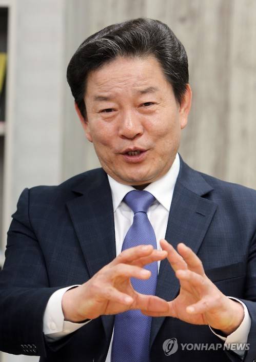정치 소신 밝히는 정재호 당선인