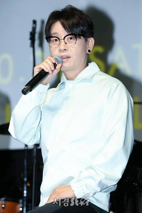 가수 이승환이 6일 오후 서울 마포구 CJ아지트 광흥창점에서 열린 이승환 X CJ문화재단 ‘인디음악 활성화’ 공동 프로젝트 기자간담회에 참석하고 있다.