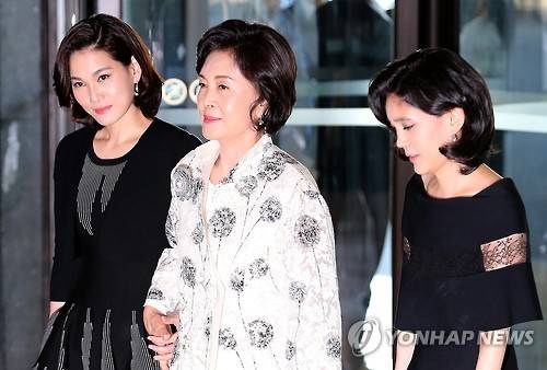 홍라희 삼성미술관 리움 관장(가운데)과 이부진 호텔신라 사장(오른쪽), 이서현 삼성물산 패션부문장(사장). [연합뉴스 자료사진]