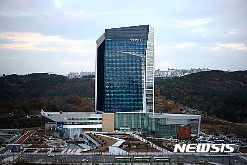 울산 우정혁신도시에 있는 한국석유공사 본사 전경. [사진 뉴시스]