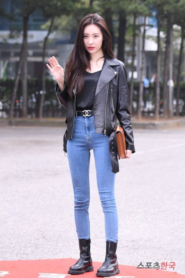 KBS 2TV '뮤직뱅크' 리허설 참석을 위해 출근하고 있는 가수 선미. 사진=장동규 기자 jk31@hankooki.com