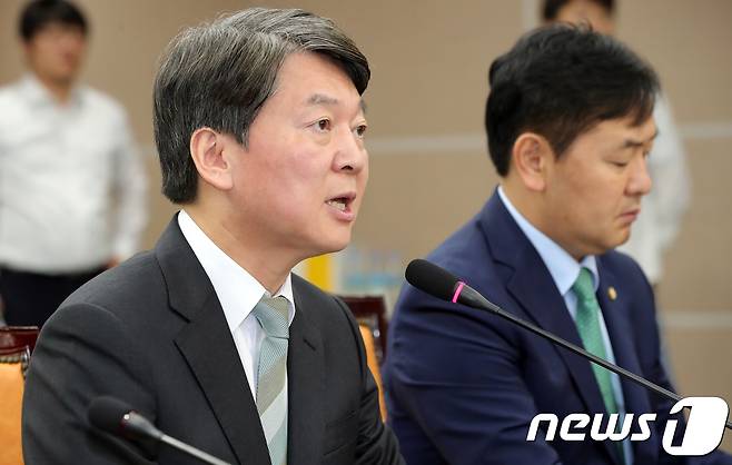 전북을 방문한 안철수 국민의당 대표가 13일 오전 전북 전주시 전북도청에서 열린 제7차 최고위원회의에 참석해 발언을 하고 있다.2017.9.13/뉴스1 © News1 문요한 기자