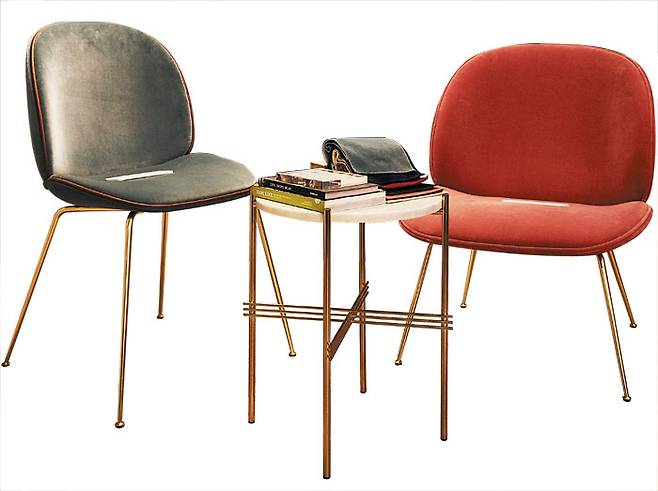 더 맨션 매장에 있는 덴마크 디자이너 가구 '구비'의 비틀 체어.