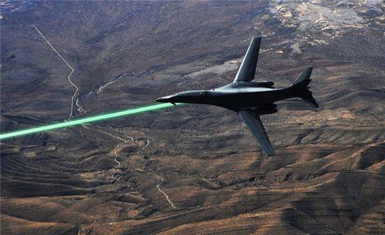 다르파에서 개발 중인 공대지 레이저포 모습(사진=https://www.darpa.mil/)