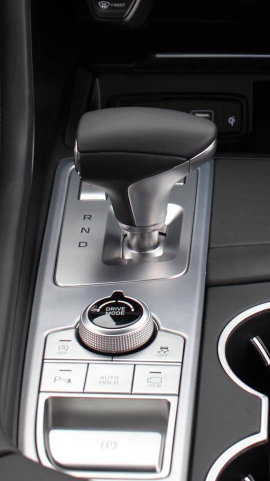 남녀노소 편안한 조작감을 갖춘 제네시스 G70 변속기, 드라이브 모드 원형 조그 셔틀 (사진=지디넷코리아)