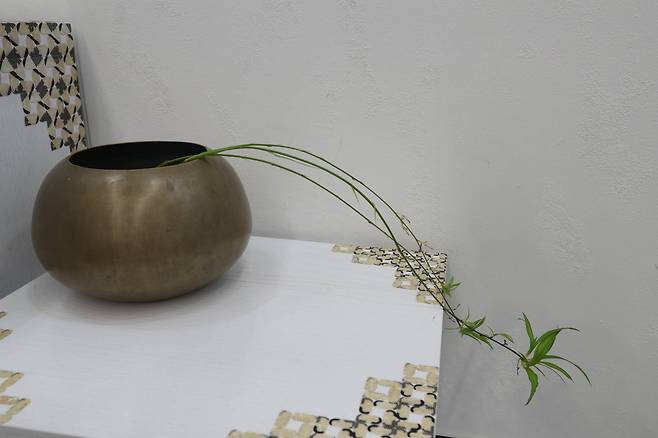 전통 변기인 요강이 화병으로 변신했다. 신인섭 기자