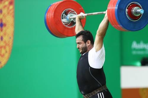 (서울=연합뉴스) 소흐랍 모라디가 23일(현지시간) 투르크메니스탄 아시가바트에서 열린 아시아실내무도경기대회 역도 남자 94㎏급 인상 경기에서 '클린' 판정을 받고 있다. 이날 모라디는 이 체급 세계기록을 세웠다. [아시아올림픽평의회(OCA) 제공]