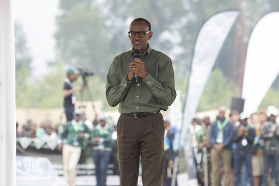 지난 9월 1일 르완다 무산제 지역에서 고릴라 탄생 기념 행사에 참여한 폴 카가메 르완다 대통령 [연합뉴스]