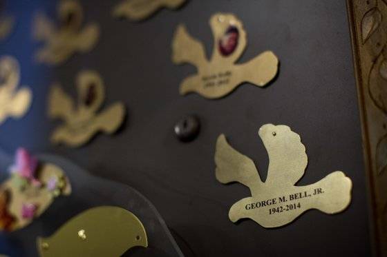 한줌 재로 돌아간 조지 벨은 뉴욕 퀸스의 공공 유골보관소 한쪽에 이름표를 달고 안치됐다. [사진 뉴욕타임스]