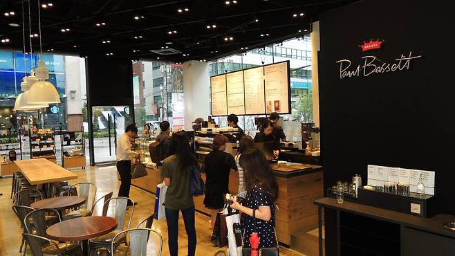 폴바셋 홍대입구역점