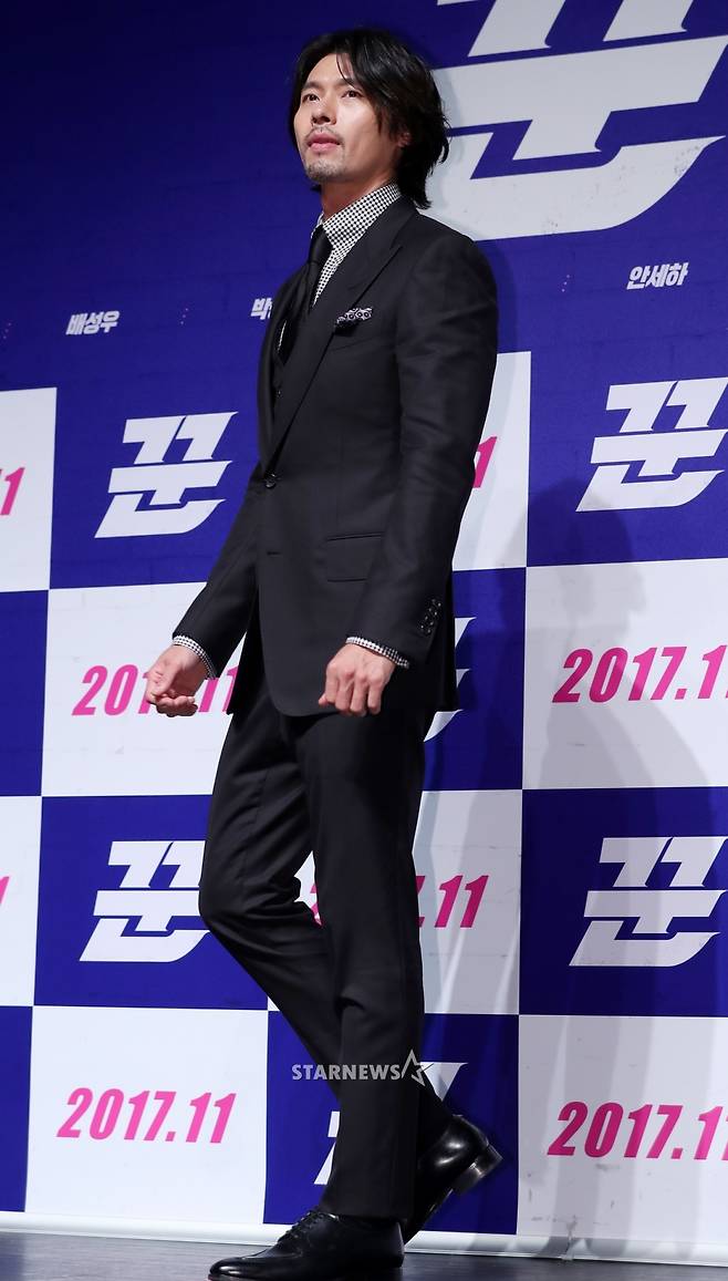 [★포토]현빈, '걷기만 해도 수트 광고'